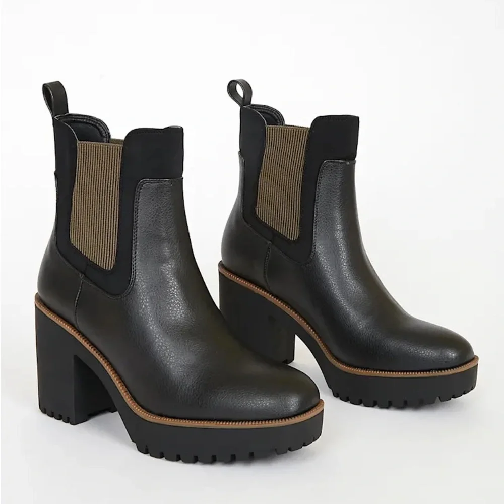 Good Day Black Platform Ankle Boots Chinese Laundry
